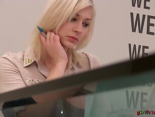 Bizarre blonde secretary Tracy loves playing respecting the brush pussy during work